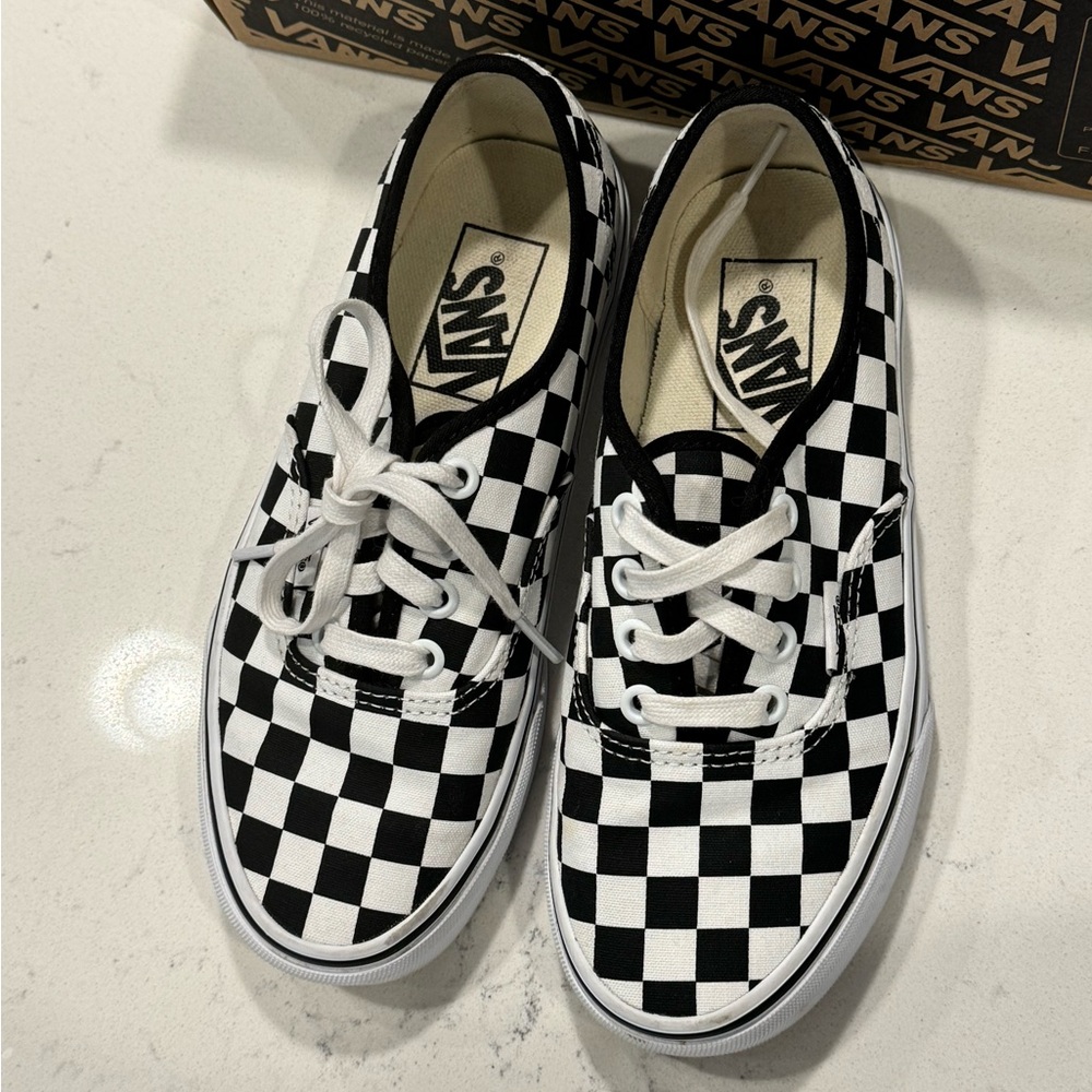 Vans Authentic Women’s 5 / Men’s 3.5 Checkered Black / White